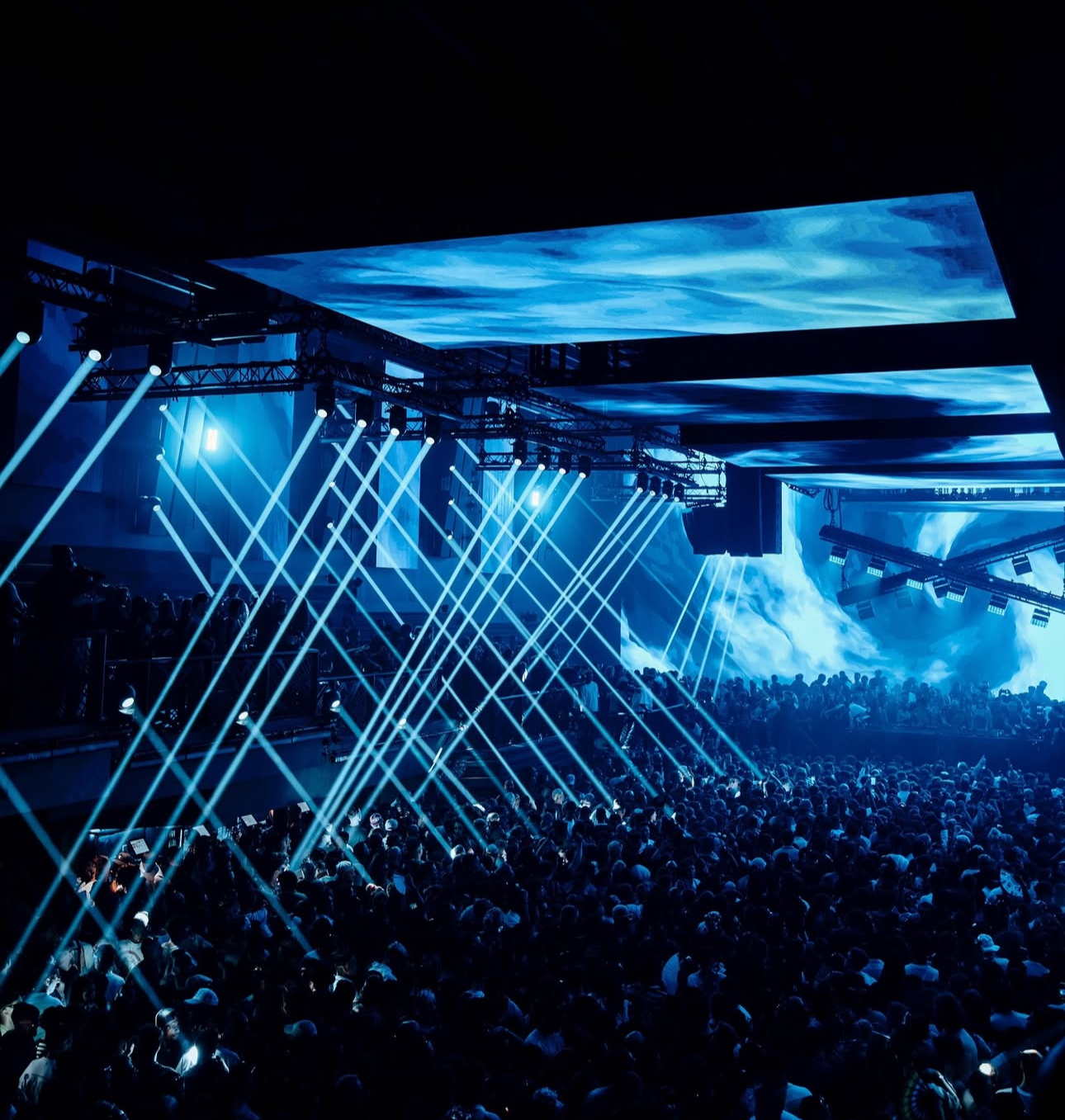 UNVRS - OPENING RED LASER GEOMETRIC CEILING